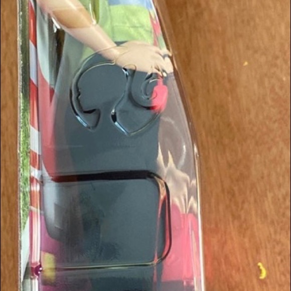 Brand new Barbie Paramedic - Picture 4 of 5